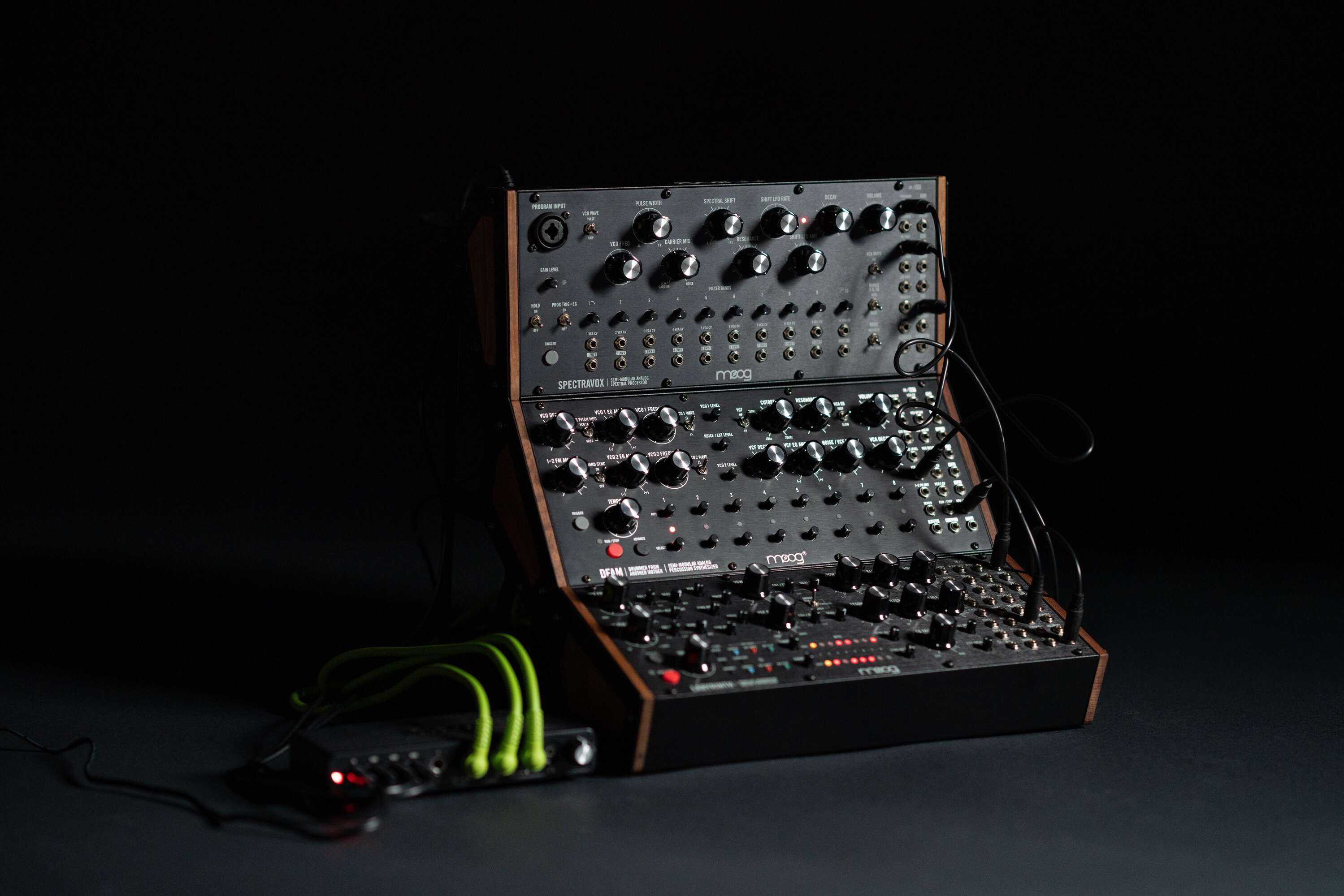 Moog Sound Studio Accessory Kit: solo los accesorios sin los sintes